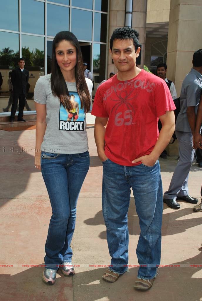 Kareena-Aamir at 3 Idiots press meet with new song introduction Event hd photo