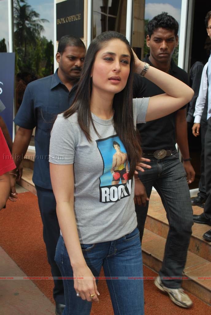 Kareena-Aamir at 3 Idiots press meet with new song introduction Event hd photo