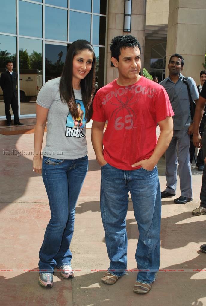Kareena-Aamir at 3 Idiots press meet with new song introduction Event hd photo
