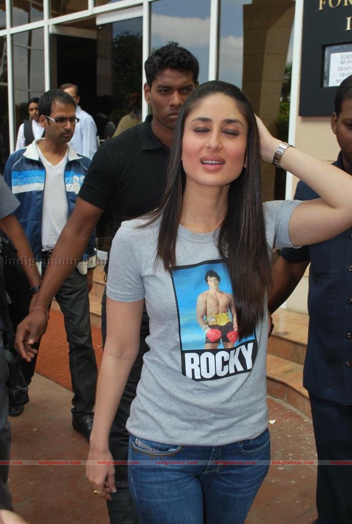Kareena-Aamir at 3 Idiots press meet with new song introduction Event hd photo