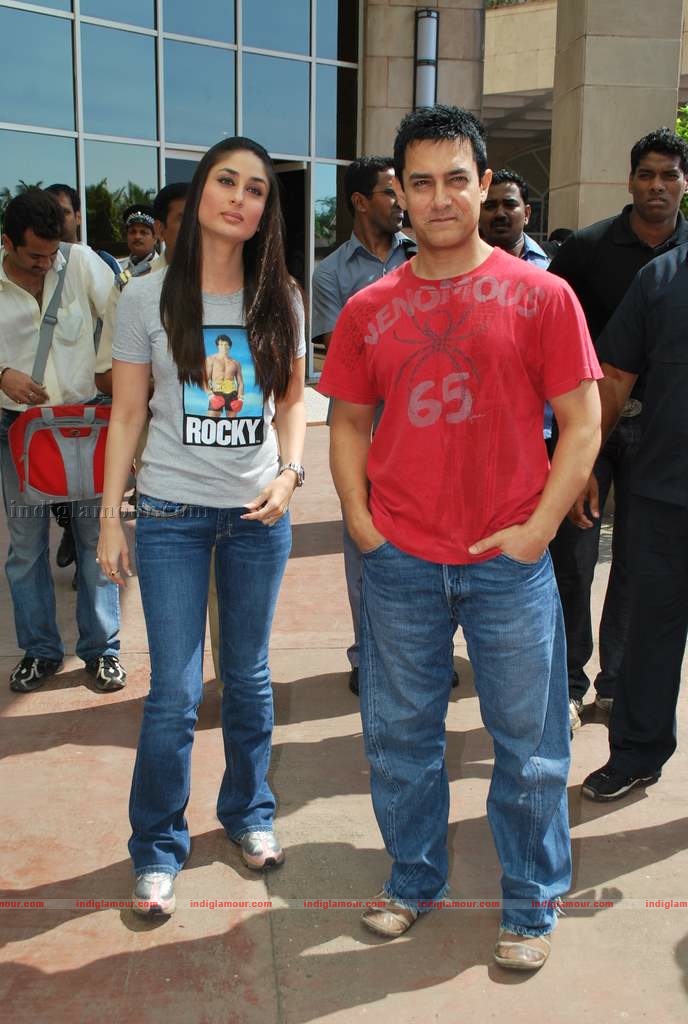 Kareena-Aamir at 3 Idiots press meet with new song introduction Event hd photo