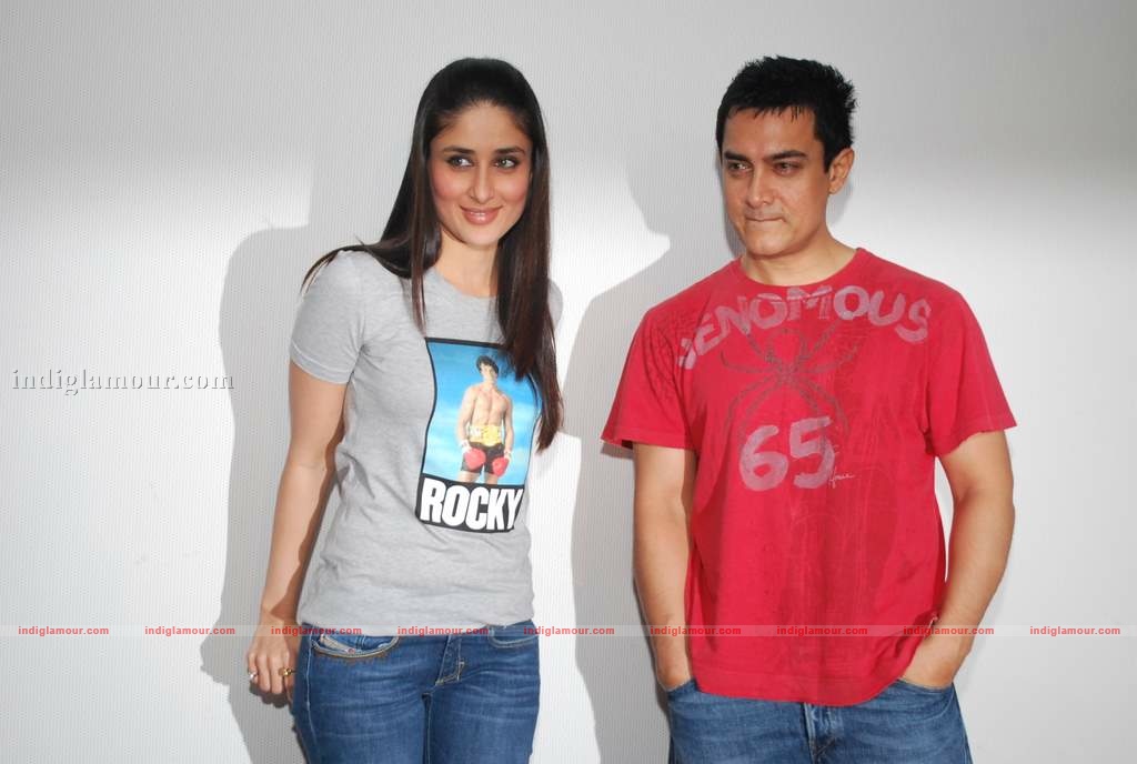 Kareena-Aamir at 3 Idiots press meet with new song introduction Event hd photo