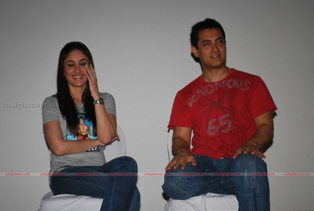 Kareena-Aamir at 3 Idiots press meet with new song introduction Event hd photo
