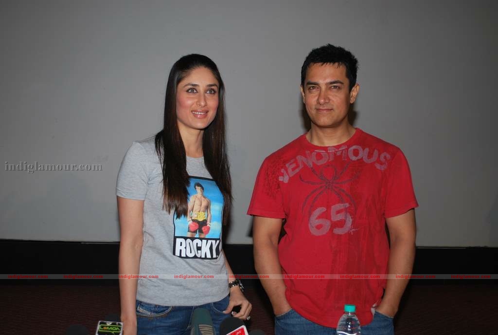 Kareena-Aamir at 3 Idiots press meet with new song introduction Event hd photo