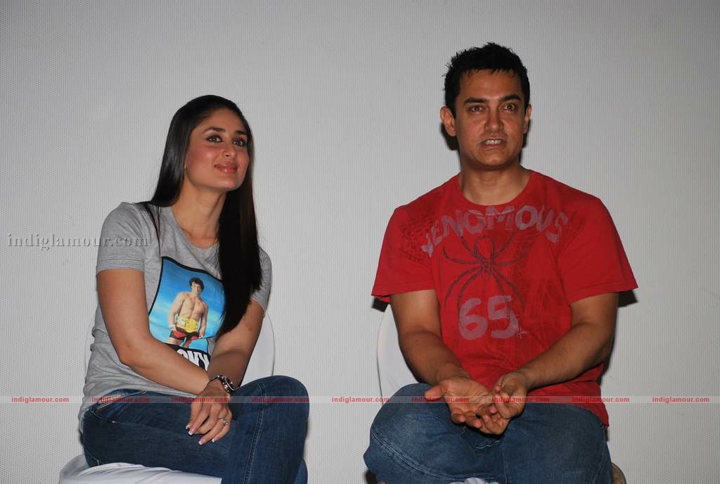 Kareena-Aamir at 3 Idiots press meet with new song introduction Event hd photo