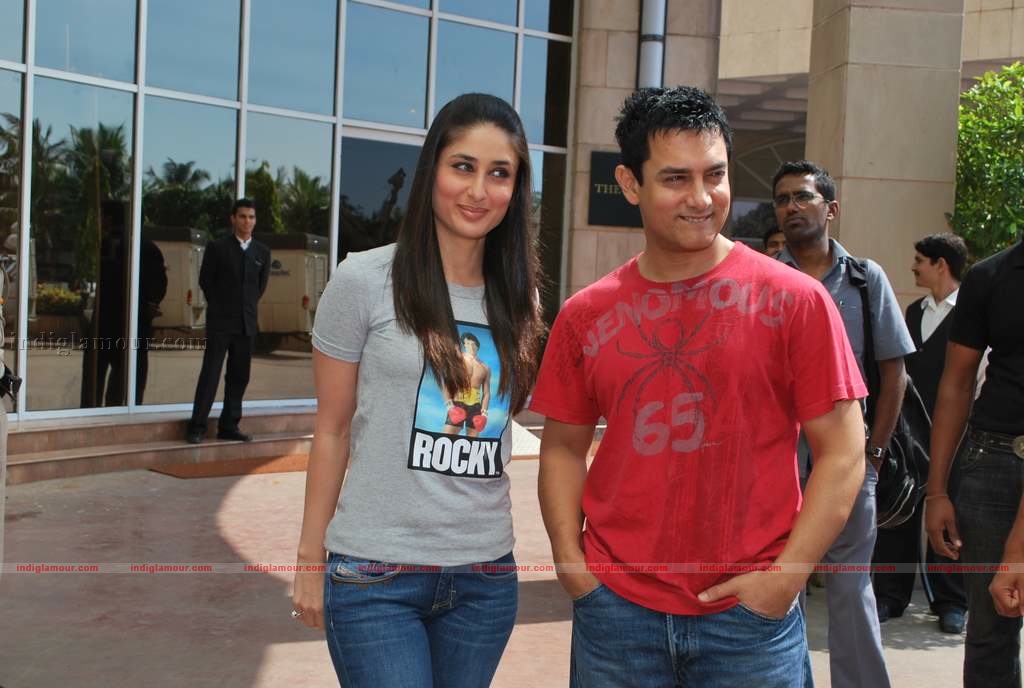 Kareena-Aamir at 3 Idiots press meet with new song introduction Event hd photo