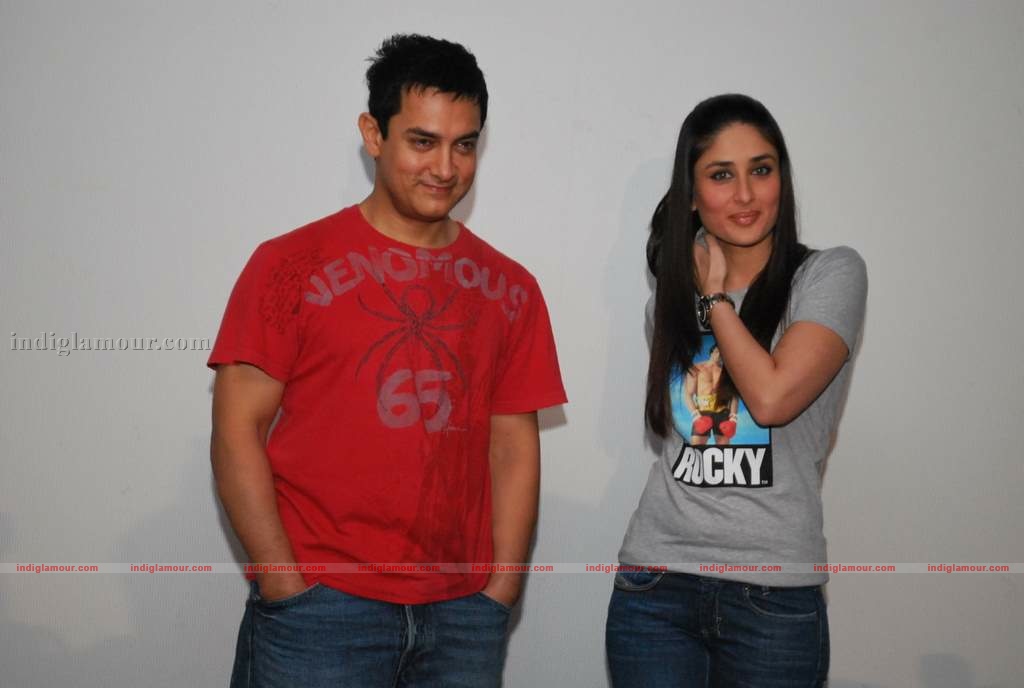 Kareena-Aamir at 3 Idiots press meet with new song introduction Event hd photo