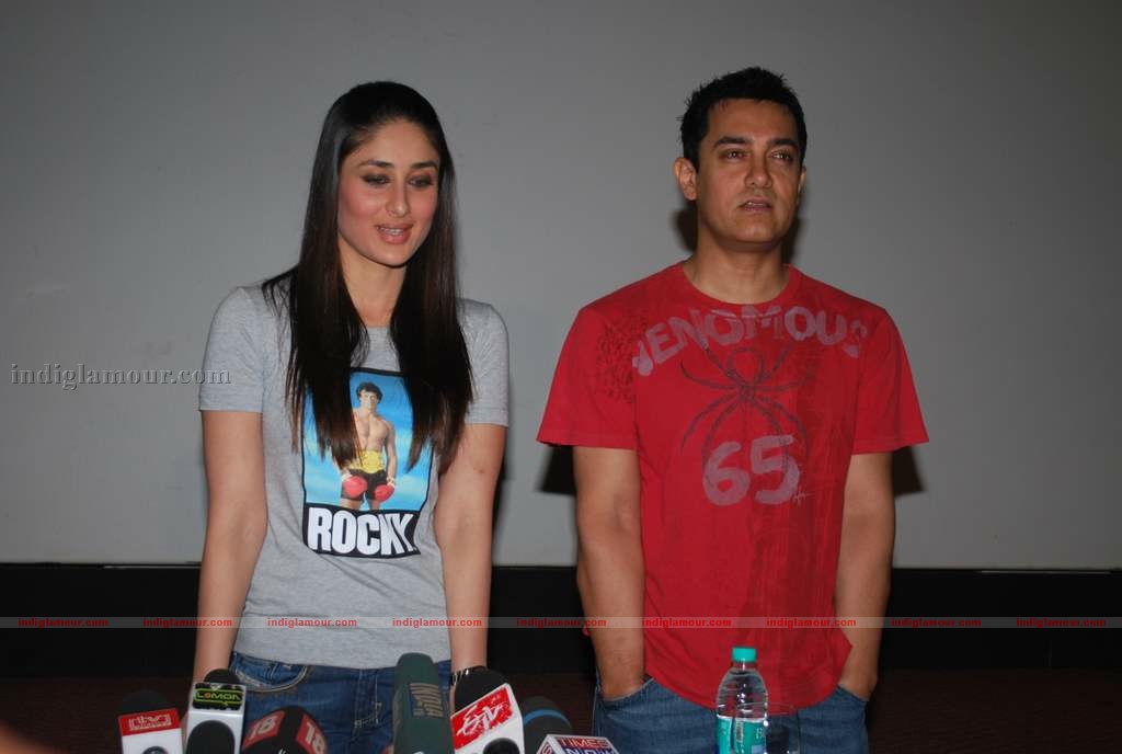 Kareena-Aamir at 3 Idiots press meet with new song introduction Event hd photo