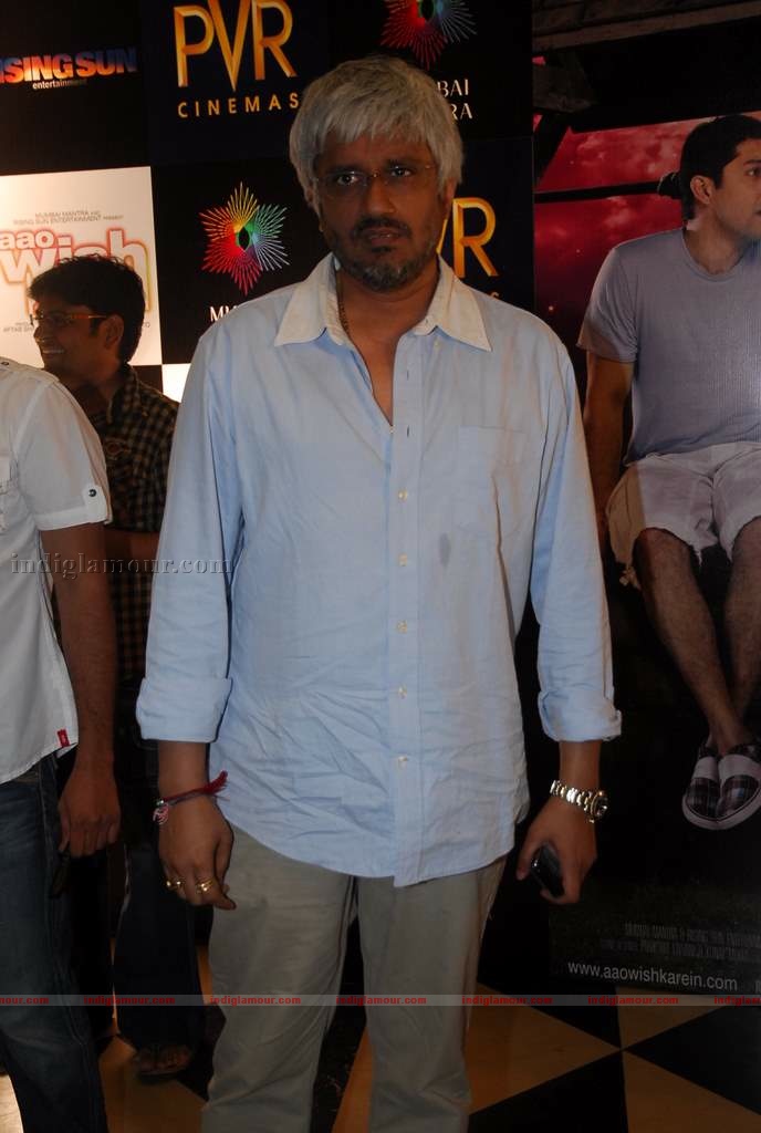 Hrithik at the special screening of film Aao Wish Karein Event hd photo