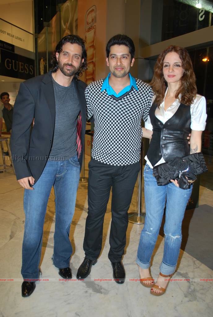 Hrithik at the special screening of film Aao Wish Karein Event hd photo