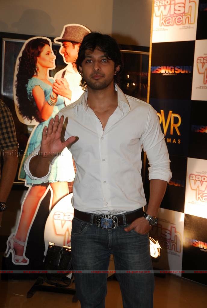 Hrithik at the special screening of film Aao Wish Karein Event hd photo