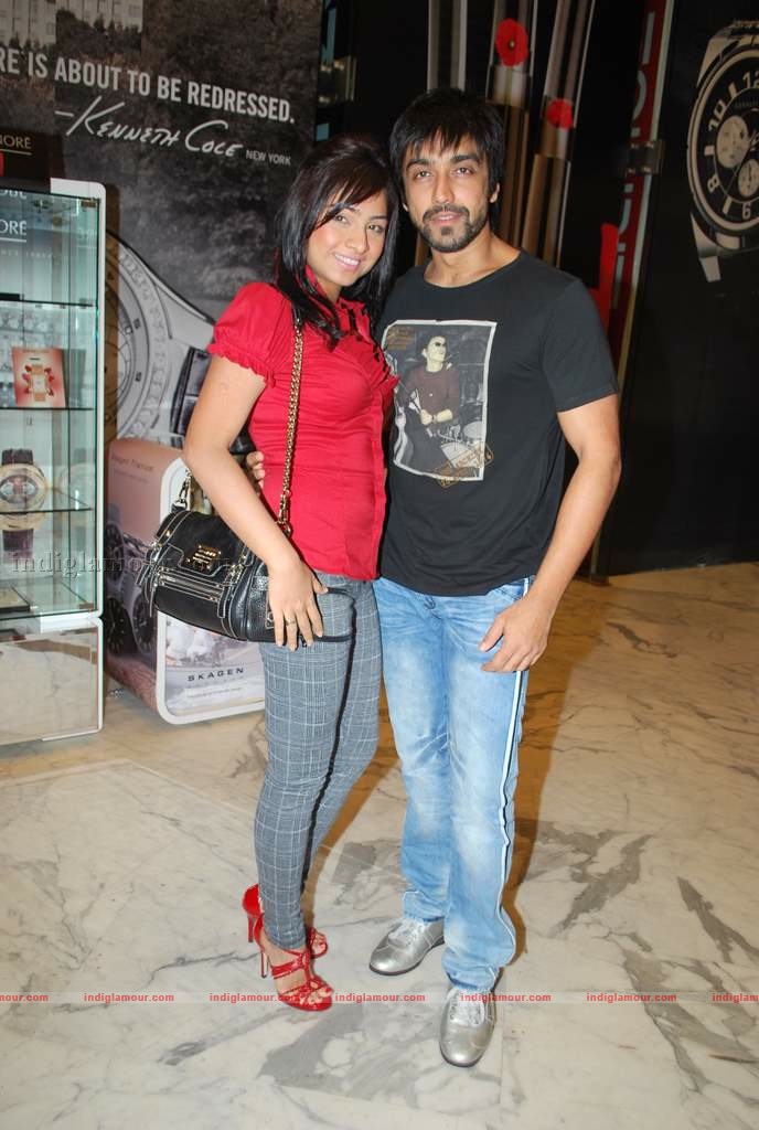 Hrithik at the special screening of film Aao Wish Karein Event hd photo