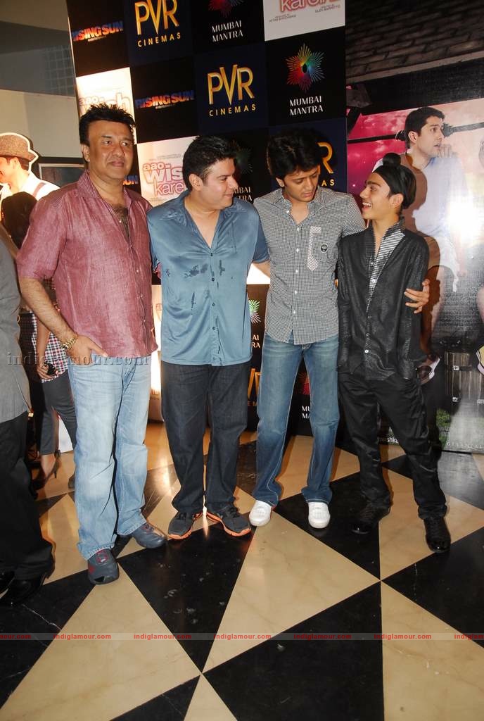 Hrithik at the special screening of film Aao Wish Karein Event hd photo