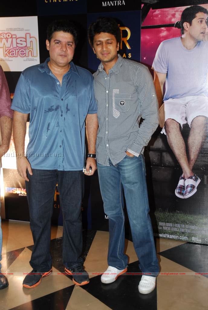 Hrithik at the special screening of film Aao Wish Karein Event hd photo