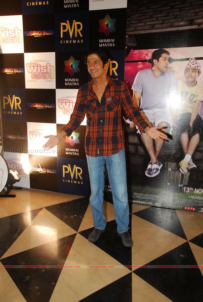 Hrithik at the special screening of film Aao Wish Karein Event hd photo