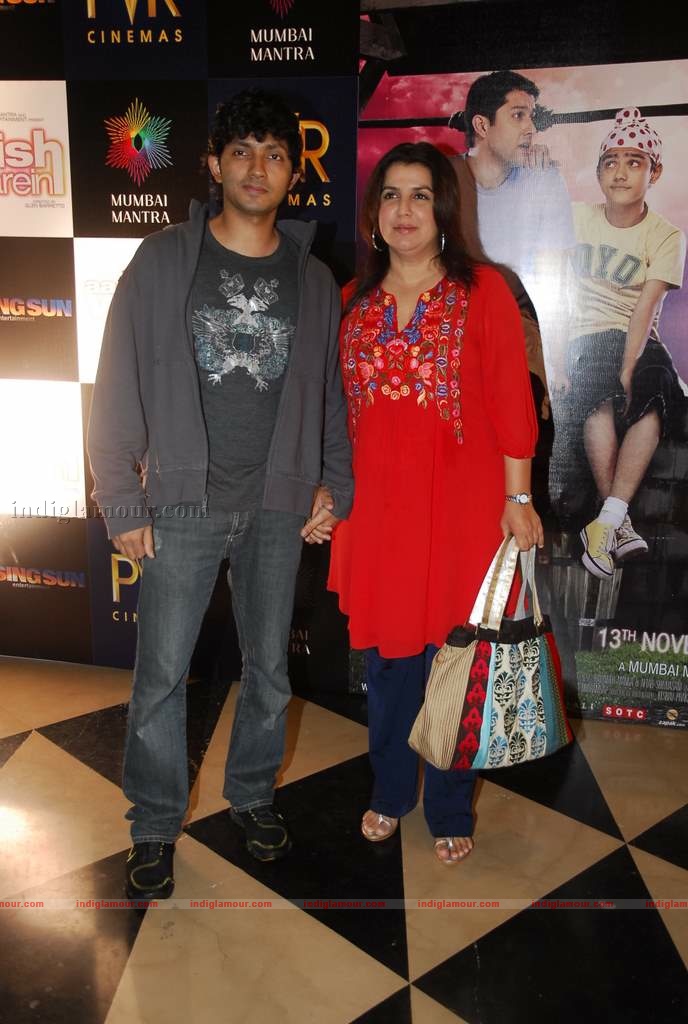 Hrithik at the special screening of film Aao Wish Karein Event hd photo