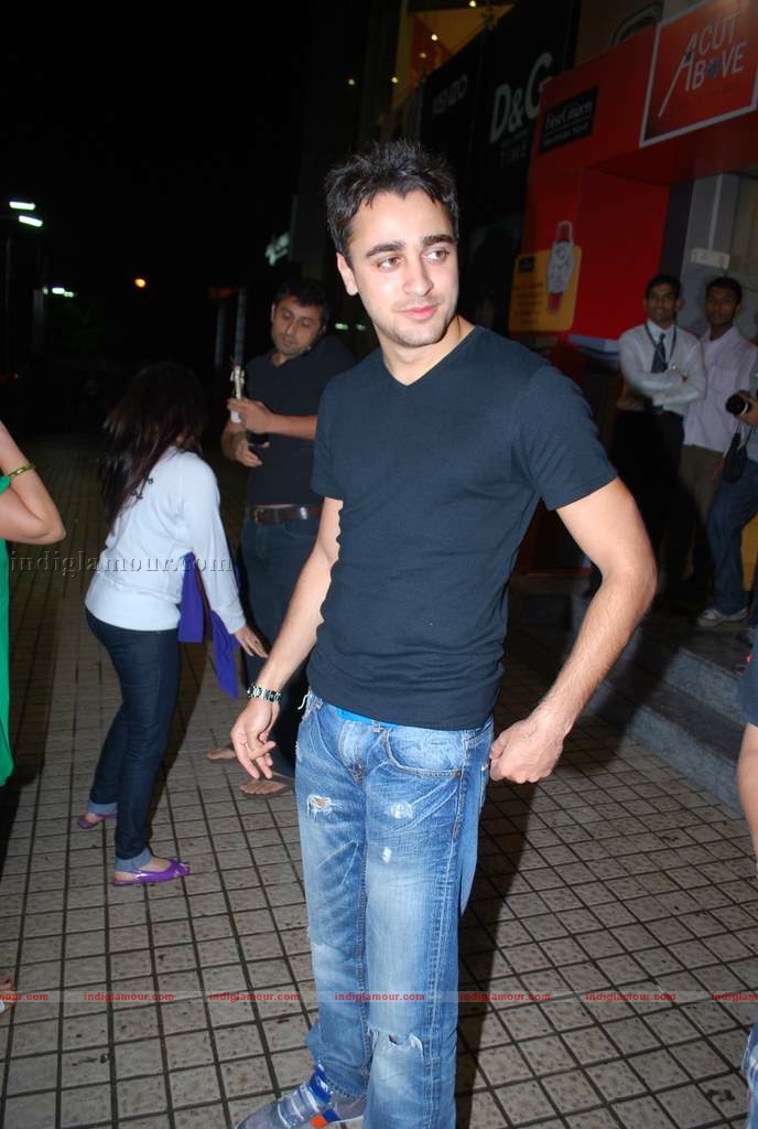 Hrithik at the special screening of film Aao Wish Karein Event hd photo
