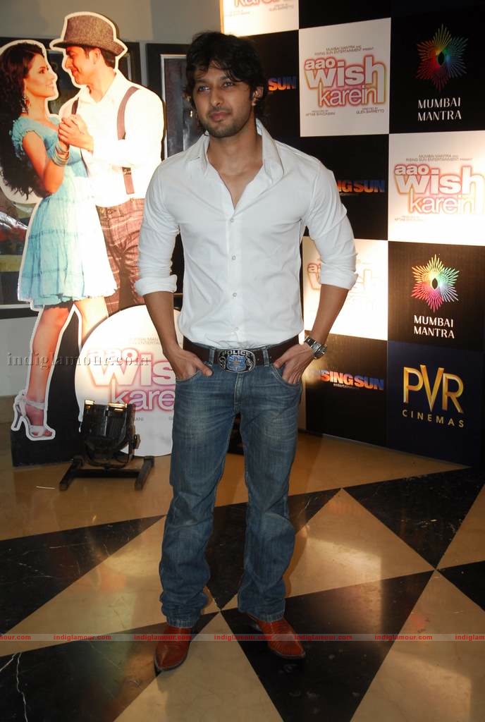 Hrithik at the special screening of film Aao Wish Karein Event hd photo