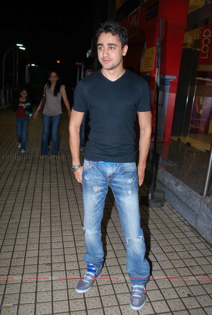 Hrithik at the special screening of film Aao Wish Karein Event hd photo