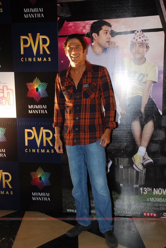 Hrithik at the special screening of film Aao Wish Karein Event hd photo