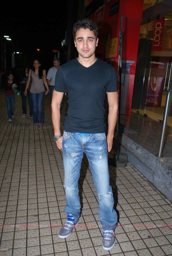 Hrithik at the special screening of film Aao Wish Karein Event hd photo