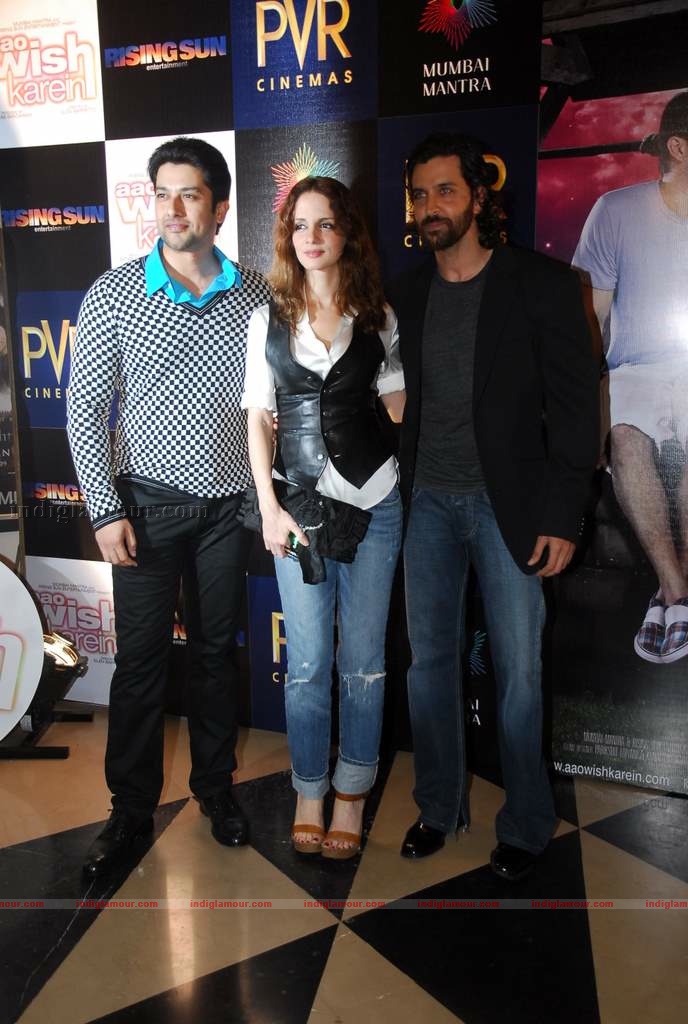 Hrithik at the special screening of film Aao Wish Karein Event hd photo
