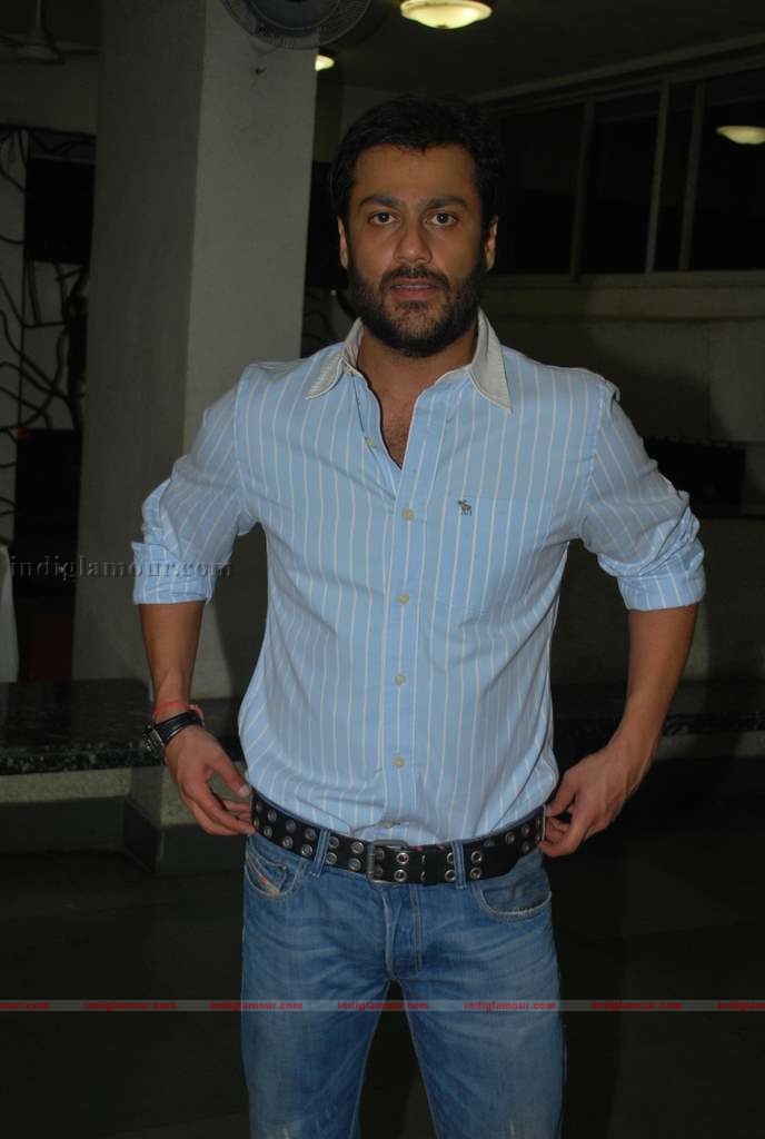 Hrithik at the special screening of film Aao Wish Karein Event hd photo