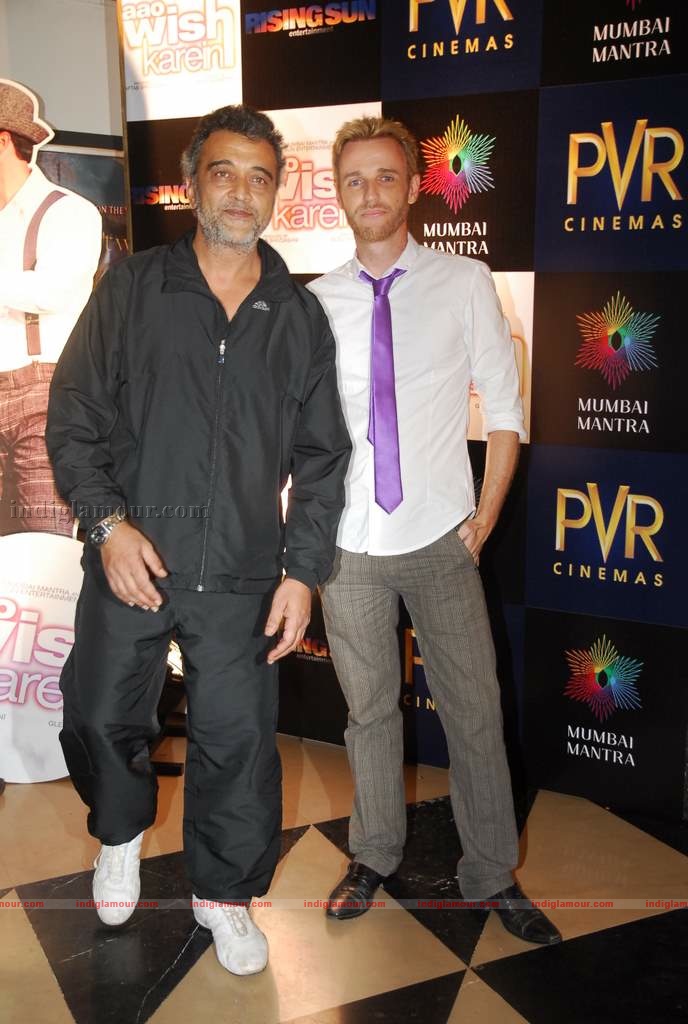 Hrithik at the special screening of film Aao Wish Karein Event hd photo