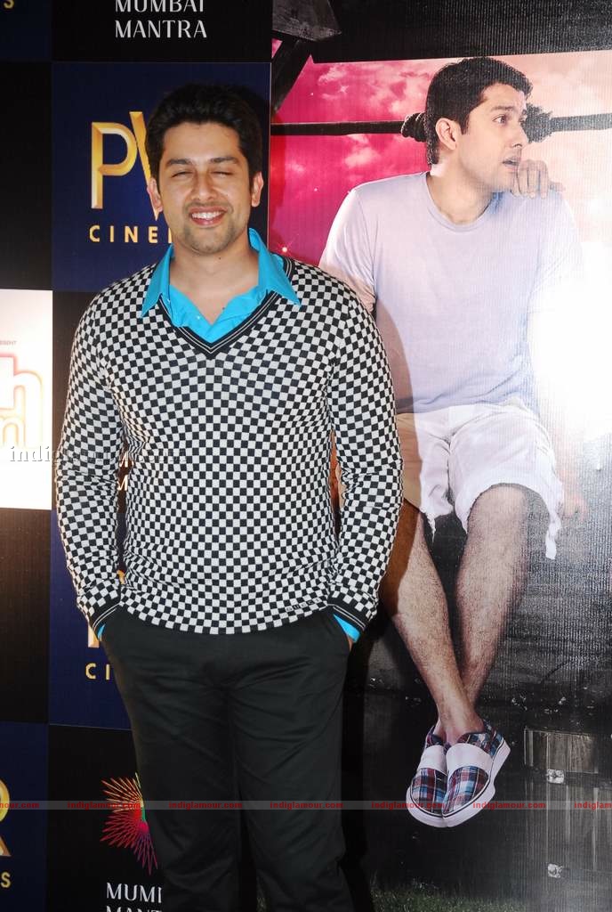 Hrithik at the special screening of film Aao Wish Karein Event hd photo