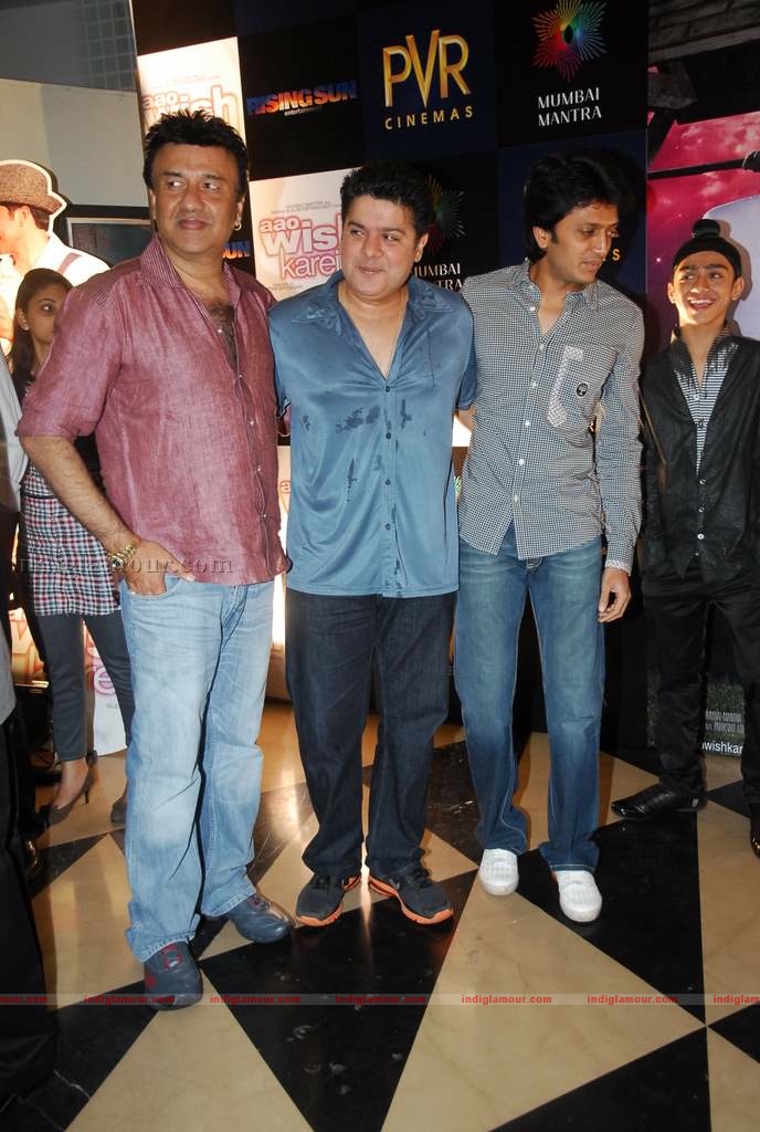Hrithik at the special screening of film Aao Wish Karein Event hd photo