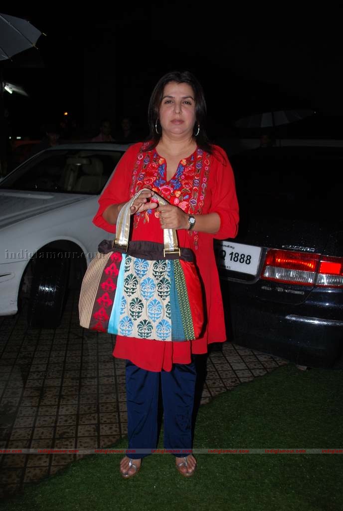 Hrithik at the special screening of film Aao Wish Karein Event hd photo