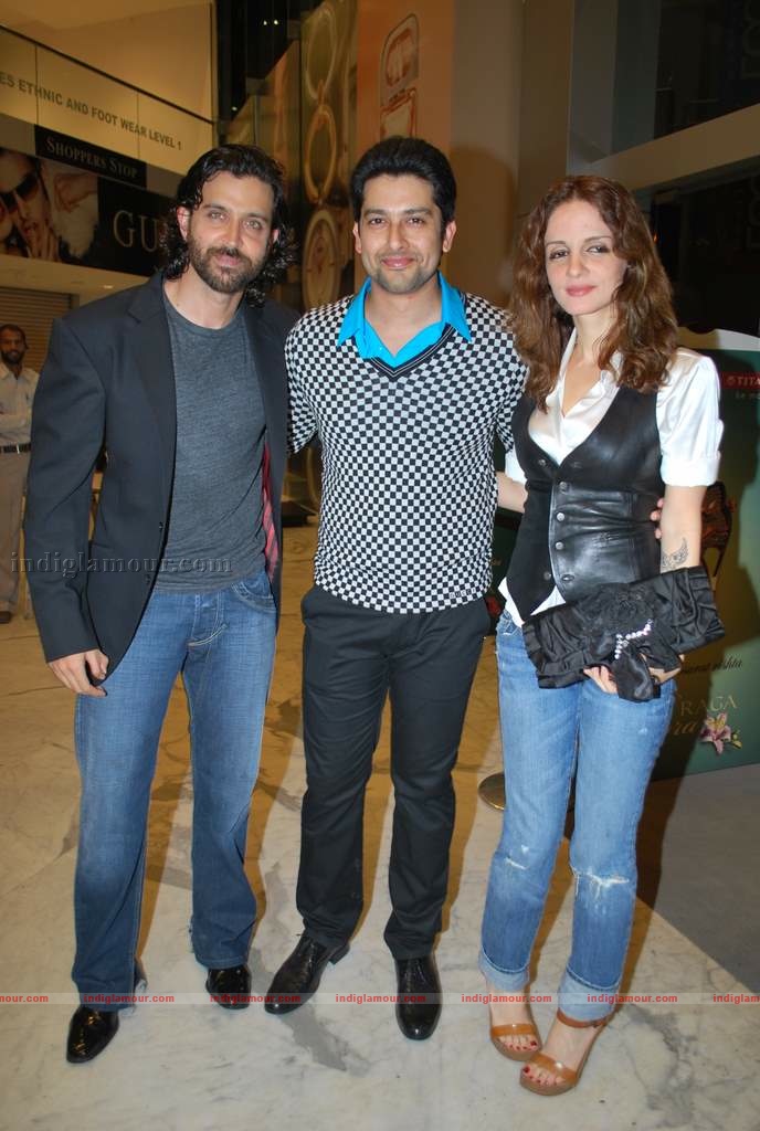 Hrithik at the special screening of film Aao Wish Karein Event hd photo