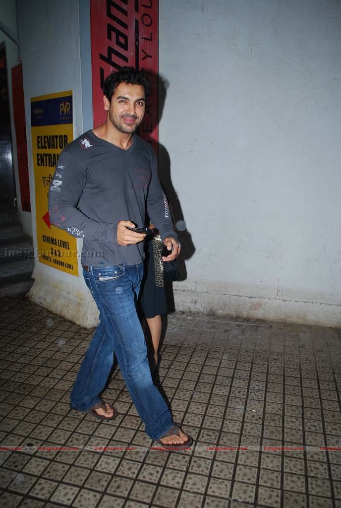 Hrithik at the special screening of film Aao Wish Karein Event hd photo