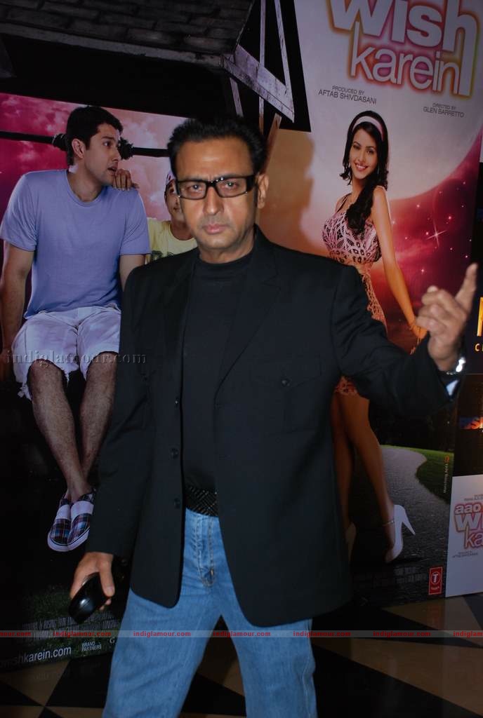 Hrithik at the special screening of film Aao Wish Karein Event hd photo