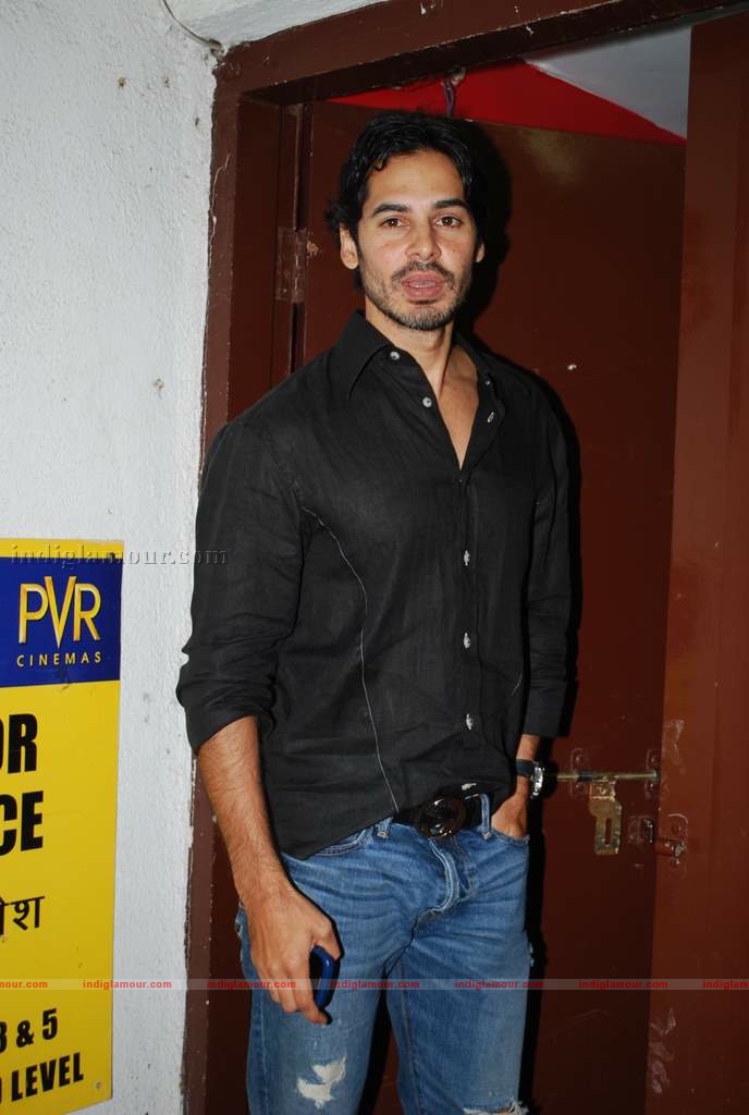 Hrithik at the special screening of film Aao Wish Karein Event hd photo