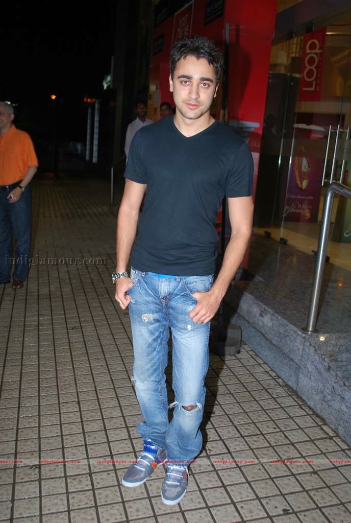 Hrithik at the special screening of film Aao Wish Karein Event hd photo