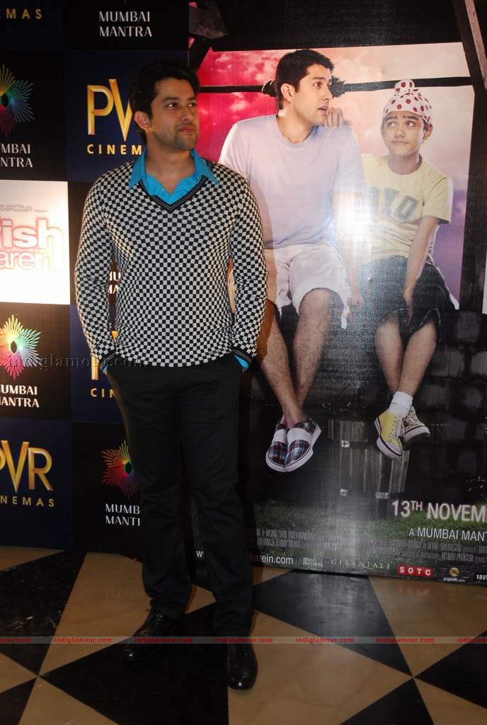 Hrithik at the special screening of film Aao Wish Karein Event hd photo