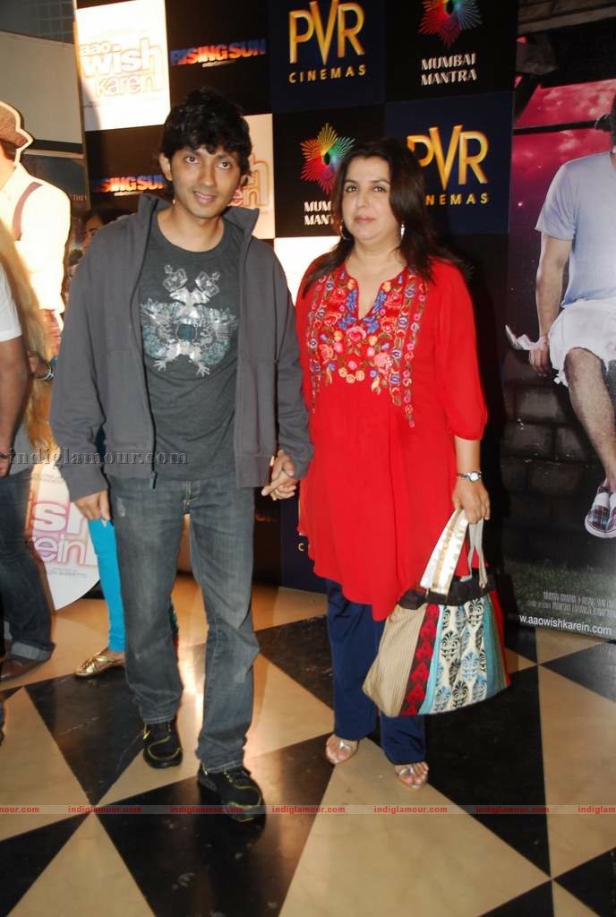 Hrithik at the special screening of film Aao Wish Karein Event hd photo