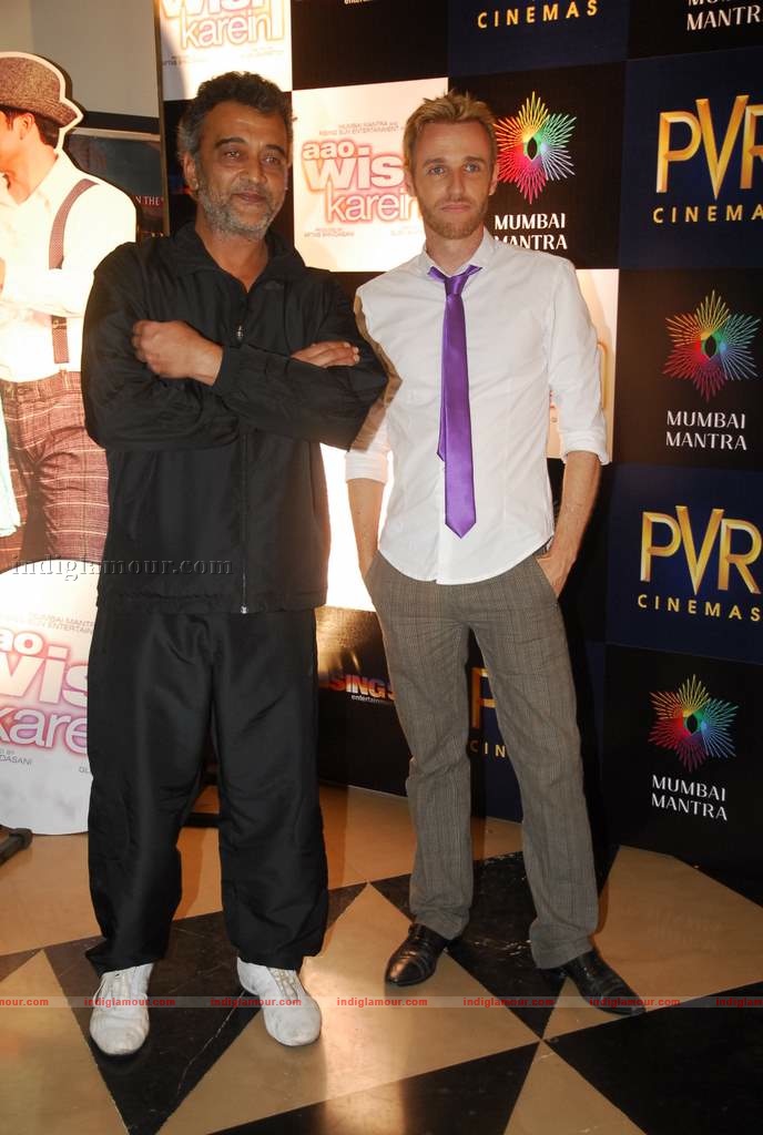 Hrithik at the special screening of film Aao Wish Karein Event hd photo