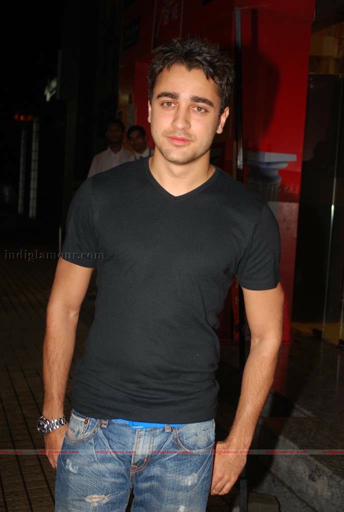 Hrithik at the special screening of film Aao Wish Karein Event hd photo