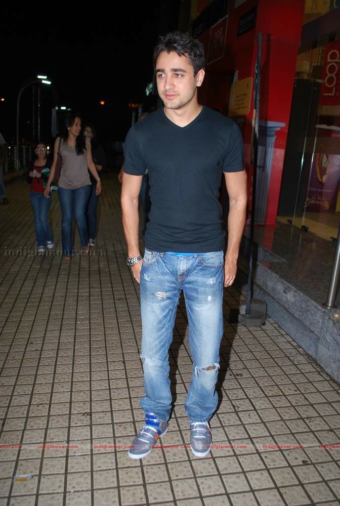 Hrithik at the special screening of film Aao Wish Karein Event hd photo