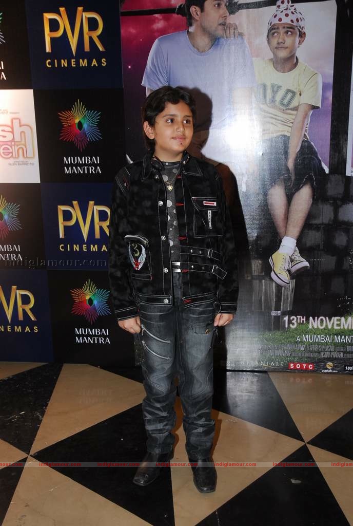 Hrithik at the special screening of film Aao Wish Karein Event hd photo