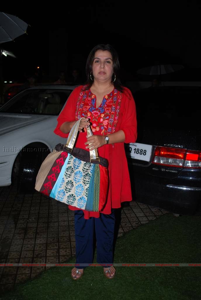 Hrithik at the special screening of film Aao Wish Karein Event hd photo
