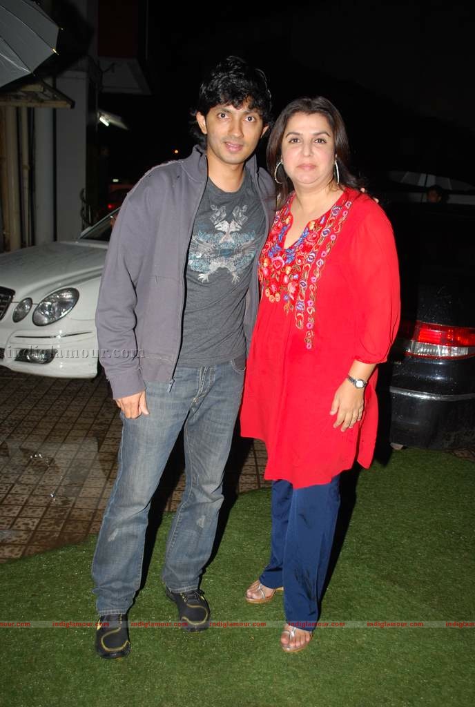 Hrithik at the special screening of film Aao Wish Karein Event hd photo