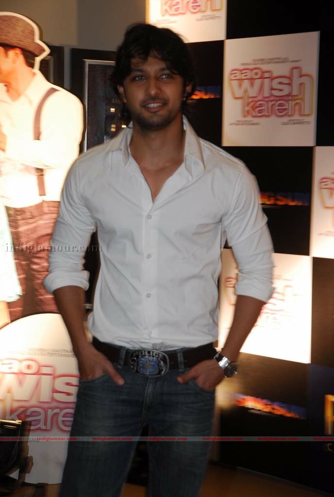 Hrithik at the special screening of film Aao Wish Karein Event hd photo
