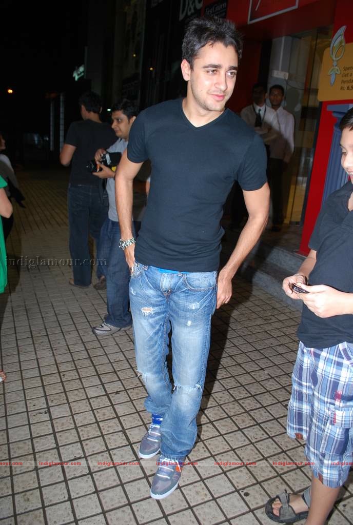 Hrithik at the special screening of film Aao Wish Karein Event hd photo