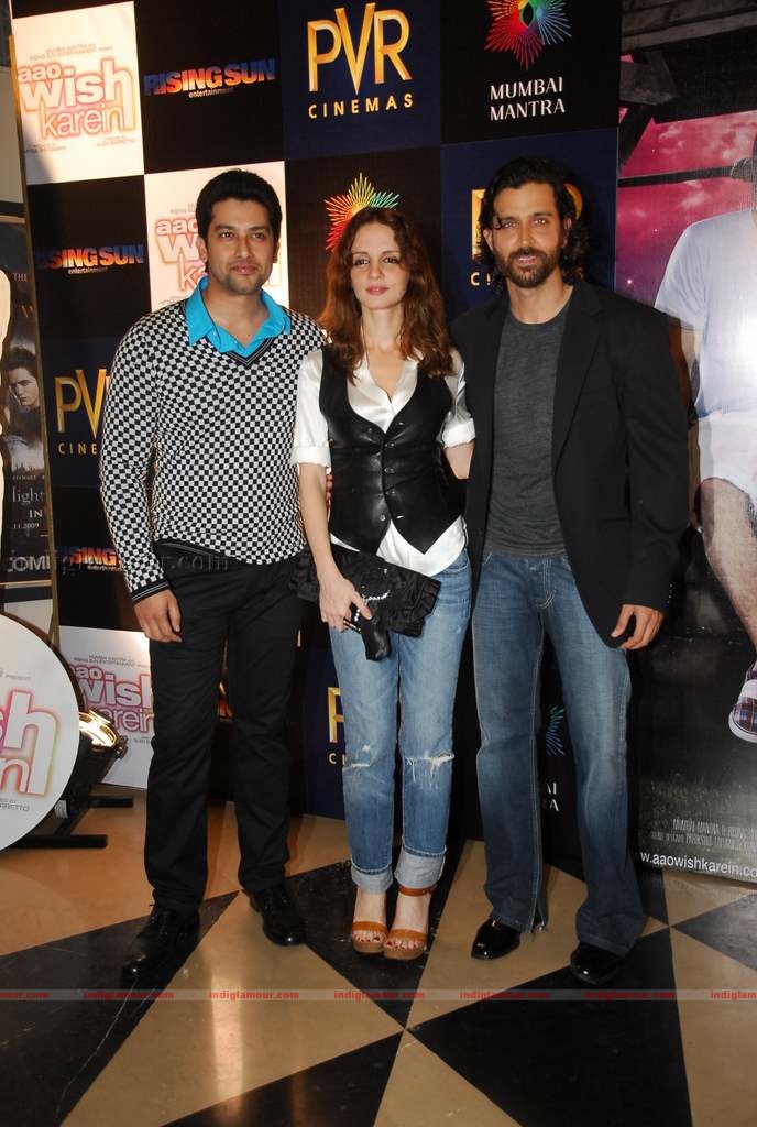 Hrithik at the special screening of film Aao Wish Karein Event hd photo