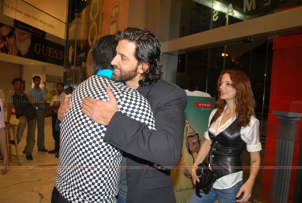 Hrithik at the special screening of film Aao Wish Karein Event hd photo