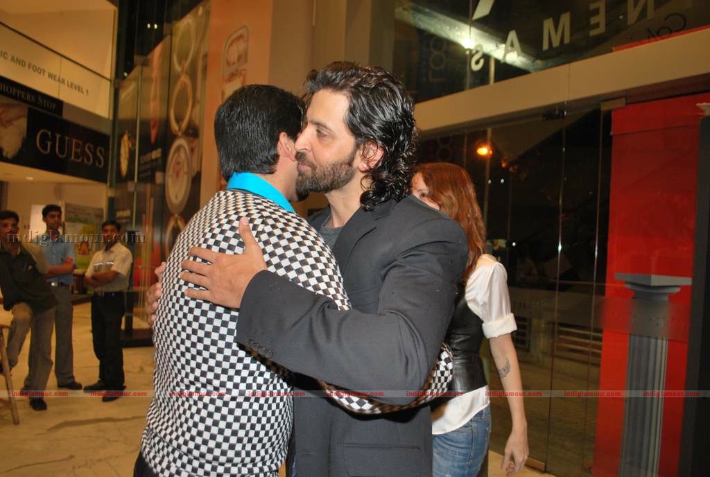Hrithik at the special screening of film Aao Wish Karein Event hd photo