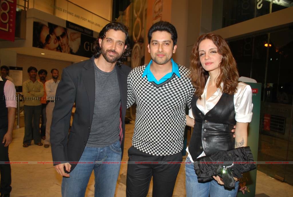 Hrithik at the special screening of film Aao Wish Karein Event hd photo